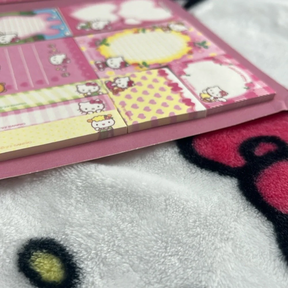 Hello Kitty Memo Book-Style Set of Sticky Notes and Stationary Pages